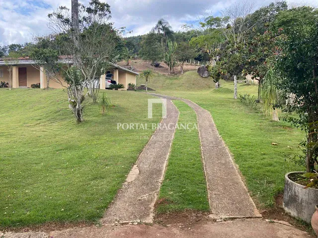 Chácara com 7000m² 3 quartos e 2 banheiros, à venda, no bairro Maciel em Pedra Bela