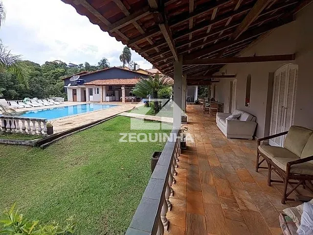 Chácara com 3200m² 4 quartos e 5 banheiros, à venda, no bairro Centro em Mairinque