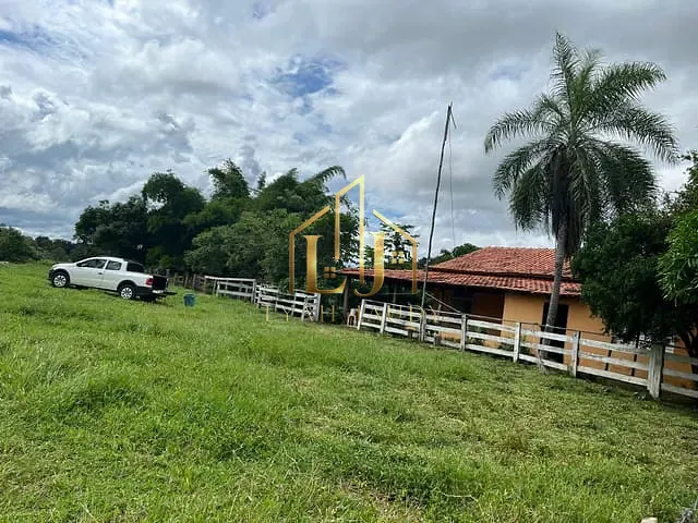 Chácara com 160000m² 2 quartos e 2 banheiros, à venda, no bairro Comunidade Carrijo em Poconé