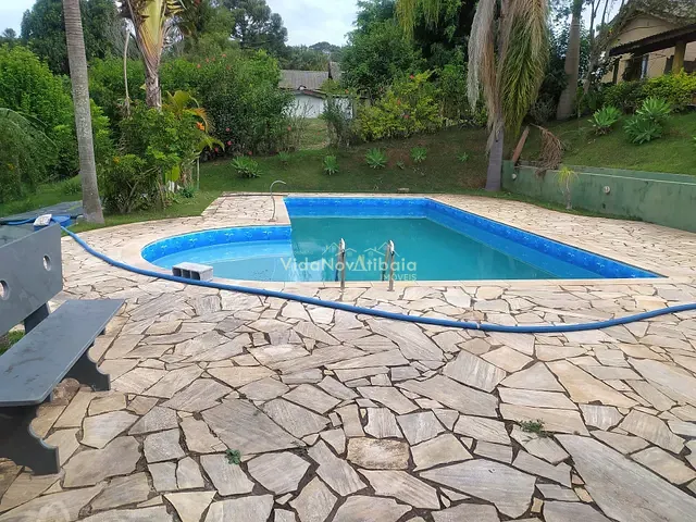 Chácara com 2150m² 3 quartos e 2 banheiros, à venda, no bairro Jardim Estância Brasil em Atibaia