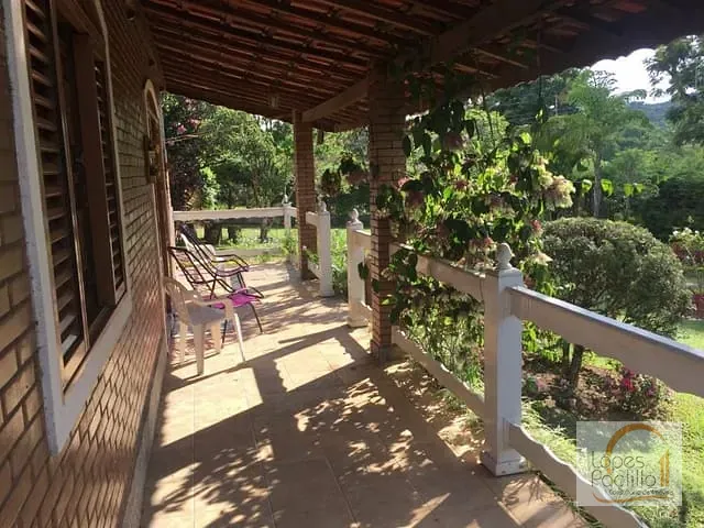 Chácara com 2451m² 3 quartos e 4 banheiros, à venda, no bairro Estância Santa Maria do Laranjal em Atibaia
