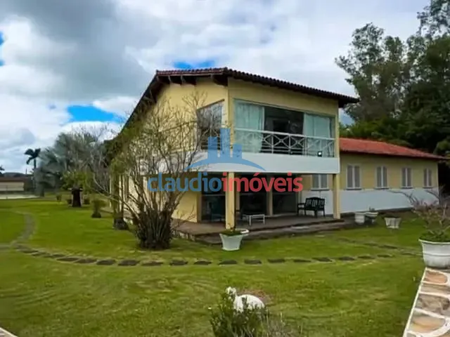 Chácara com 10000m² 5 quartos e 4 banheiros, à venda, no bairro Quatis em Quatis