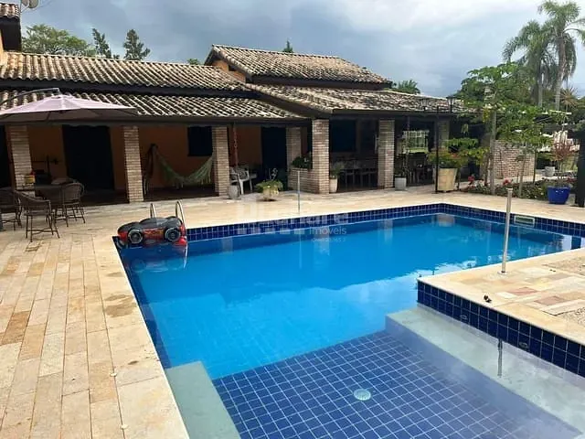 Chácara com 6000m² 4 quartos e 4 banheiros, à venda, no bairro Freguesia da Escada em Guararema