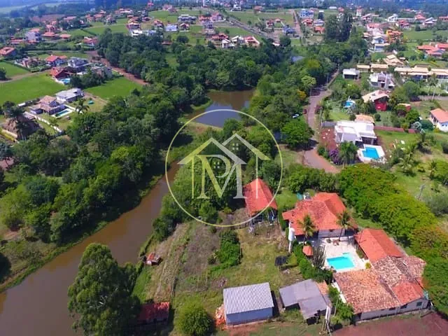 Chácara com 5000m² 3 quartos e 3 banheiros, à venda, no bairro Jardim Simus em Sorocaba