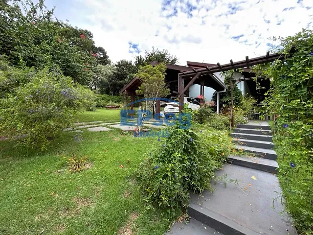 Chácara com 2482m² 4 quartos e 4 banheiros, à venda, no bairro Estância Cabral em Cambé
