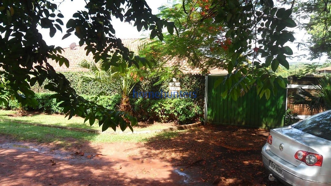 Chácara à venda com 3 quartos, 200m² - Foto 1
