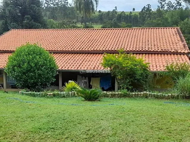 Chácara com 1580m² 3 quartos e 3 banheiros, à venda, no bairro Morada do Sol em Sarapuí