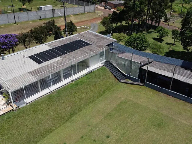 Chácara com 6000m² 2 quartos e 4 banheiros, à venda, no bairro Recanto Estoril em Apucarana