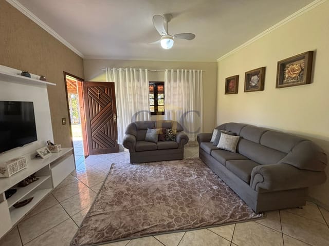 Chácara com 1500m² 4 quartos e 3 banheiros, à venda, no bairro BARRA em Salto de Pirapora