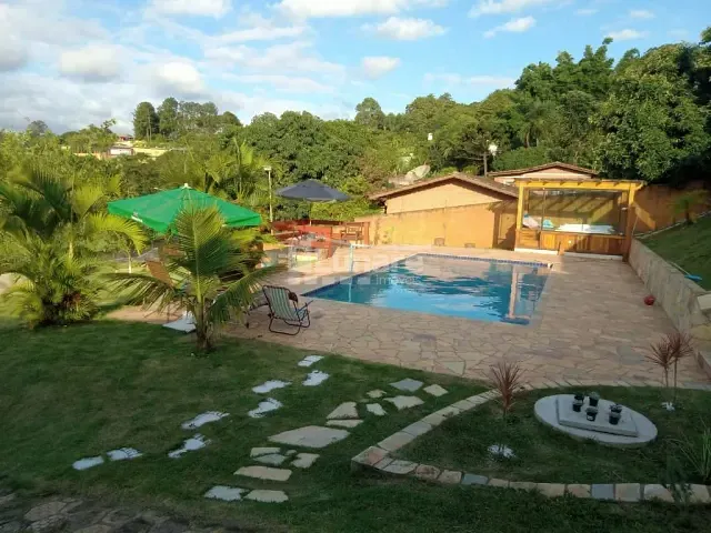 Chácara com 1500m² 5 quartos e 6 banheiros, à venda, no bairro Chacara Fernao Dias em Atibaia