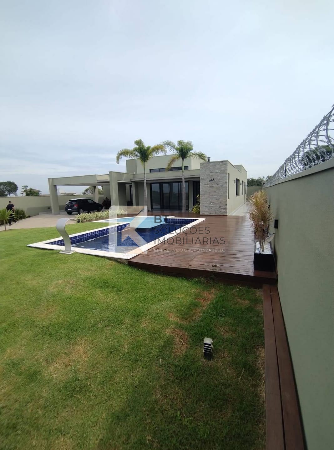 Chácara à venda com 3 quartos, 261m² - Foto 1