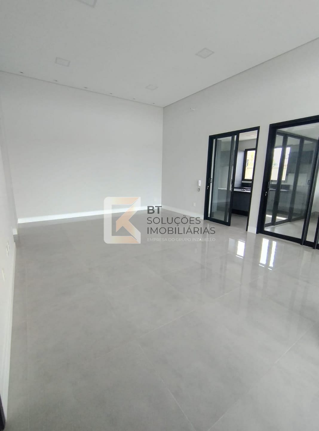 Chácara à venda com 3 quartos, 261m² - Foto 4