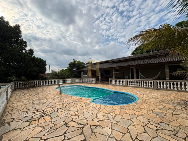Chácara com 2100m² 3 quartos e 3 banheiros, à venda, no bairro Portal de Pirapora em Salto de Pirapora