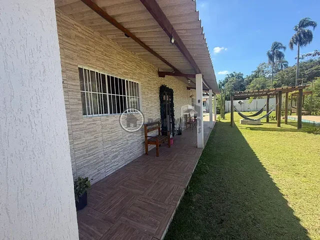 Chácara 4 quartos e 2 banheiros, à venda, no bairro Barroso em Mogi das Cruzes