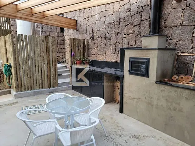Chácara com 2500m² 3 quartos e 3 banheiros, à venda, no bairro Colinas do Mosteiro de Itaici em Indaiatuba