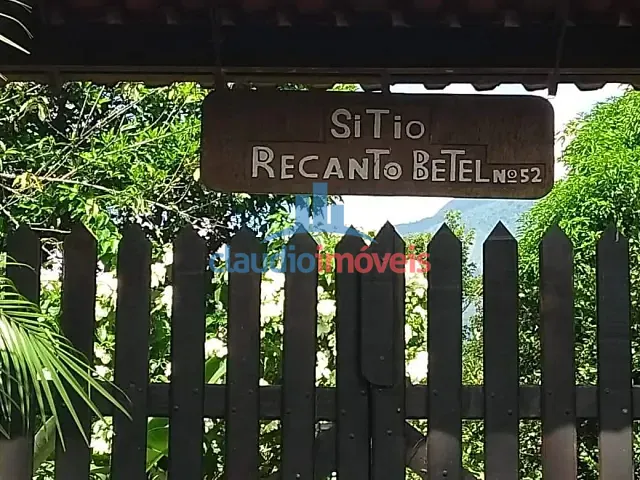 Chácara com 2000m² 3 quartos e 3 banheiros, à venda, no bairro Zungú em Angra dos Reis