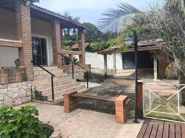Chácara com 864m² 3 quartos e 4 banheiros, à venda ou para alugar, no bairro Loteamento Vale das Flores em Atibaia