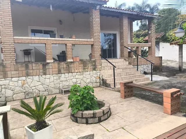Chácara com 864m² 3 quartos e 4 banheiros, à venda ou para alugar, no bairro Loteamento Vale das Flores em Atibaia