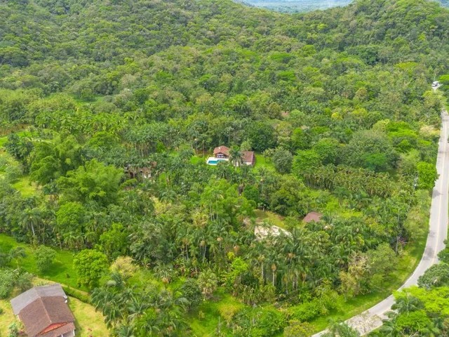 Sítio com 45456m² 4 quartos e 4 banheiros, à venda, no bairro Porto de Cima em Morretes