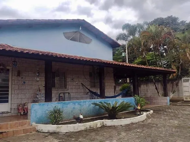 Chácara com 2700m² 4 quartos e 3 banheiros, à venda, no bairro Chácaras Santa Edwirges em Guaratinguetá