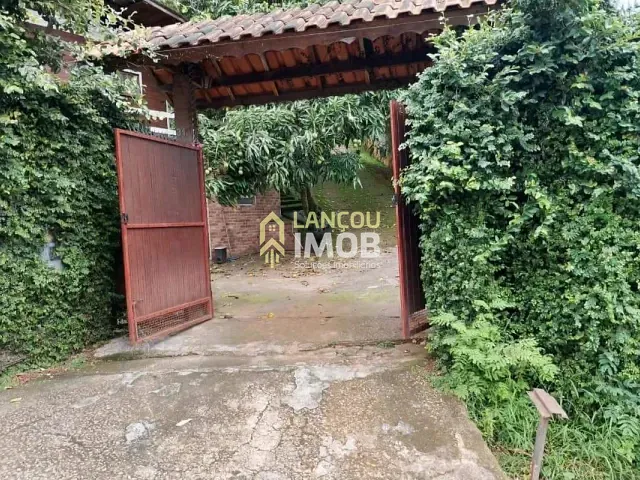 Chácara 2 quartos e 3 banheiros, à venda, no bairro Água das Flores em Jundiaí
