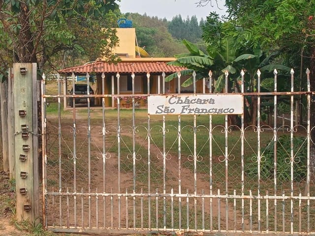 Chácara com 2100m² 2 quartos e 1 banheiro, à venda, no bairro Área Rural de Arcos em Arcos