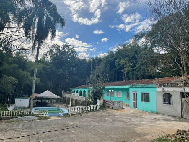 Chácara com 4000m² 7 quartos e 4 banheiros, à venda, no bairro Parque Dom Henrique em Cotia