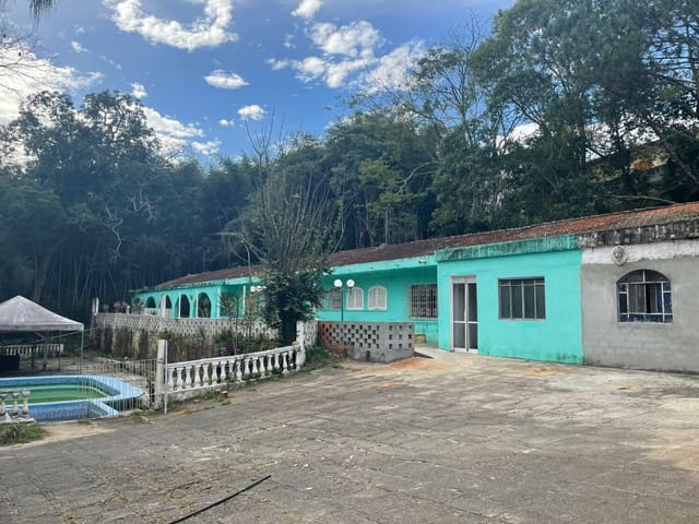 Chácara com 4000m² 7 quartos e 4 banheiros, à venda, no bairro Parque Dom Henrique em Cotia