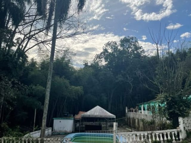 Chácara com 4000m² 7 quartos e 4 banheiros, à venda, no bairro Parque Dom Henrique em Cotia