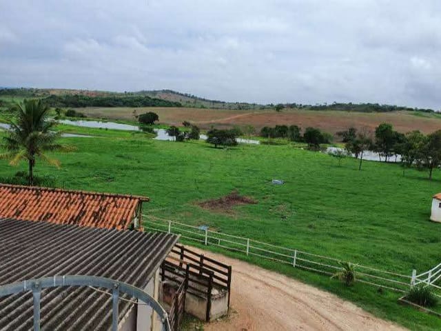Chácara com 248m², à venda, no bairro Esmeraldas em Contagem