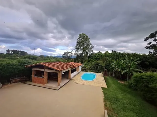 Chácara com 3000m² 3 quartos e 4 banheiros, à venda, no bairro Bom Jardim I em Guaratinguetá