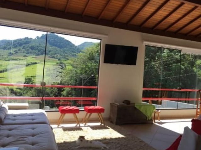 Chácara com 1127m² 4 quartos e 5 banheiros, à venda, no bairro Fonte Platina em Águas da Prata