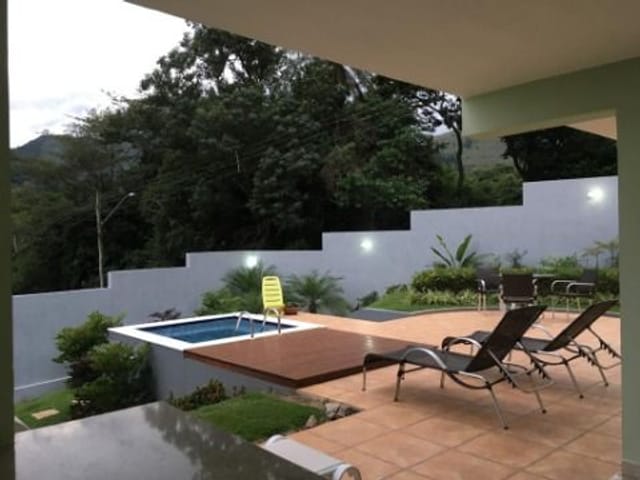 Chácara com 1127m² 4 quartos e 5 banheiros, à venda, no bairro Fonte Platina em Águas da Prata