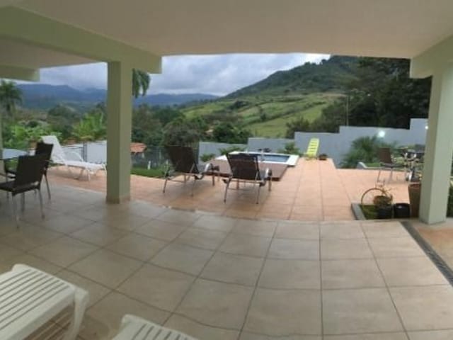 Chácara com 1127m² 4 quartos e 5 banheiros, à venda, no bairro Fonte Platina em Águas da Prata