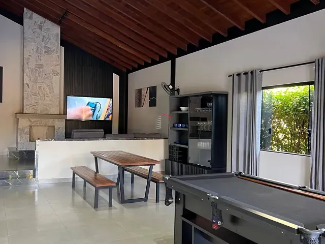 Chácara com 1600m² 3 quartos e 5 banheiros, à venda, no bairro rural em Porecatu