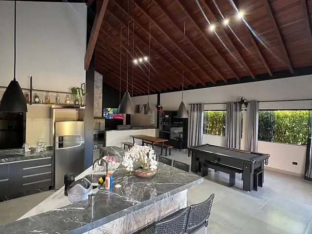 Chácara com 1600m² 3 quartos e 5 banheiros, à venda, no bairro rural em Porecatu