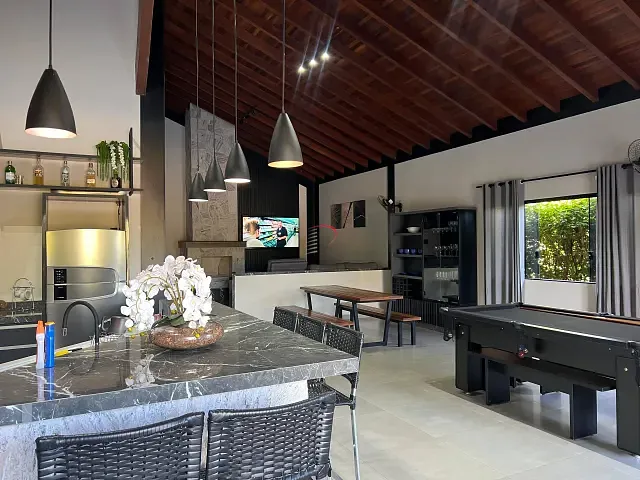 Chácara com 1600m² 3 quartos e 5 banheiros, à venda, no bairro rural em Porecatu