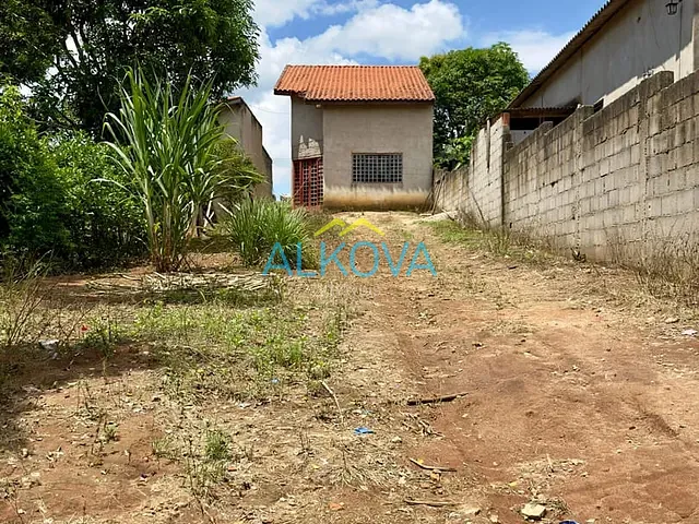 Chácara com 400m² 4 quartos e 2 banheiros, à venda, no bairro Jardim Primavera II B em São José dos Campos