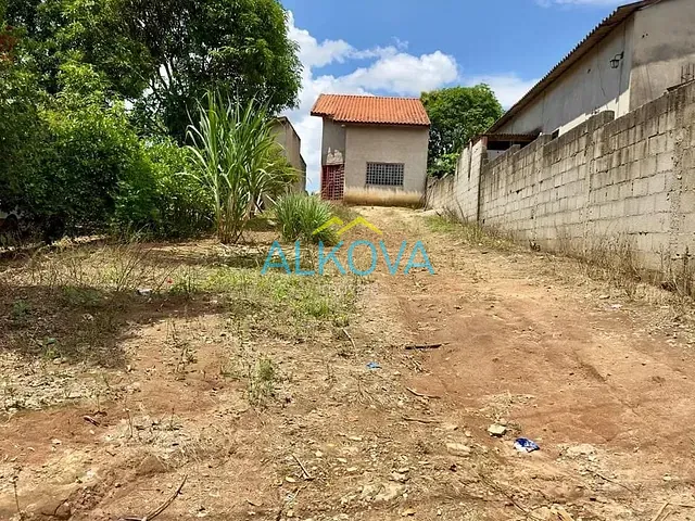 Chácara com 400m² 4 quartos e 2 banheiros, à venda, no bairro Jardim Primavera II B em São José dos Campos