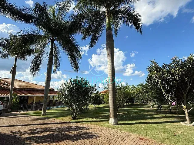 Chácara com 1000m² 2 quartos e 3 banheiros, à venda, no bairro São Luiz em Londrina