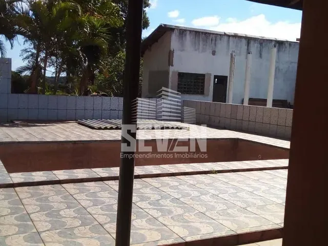 Chácara com 2800m² 2 quartos e 3 banheiros, à venda ou para alugar, no bairro Sítios Reunidos de Santa Maria em Bauru