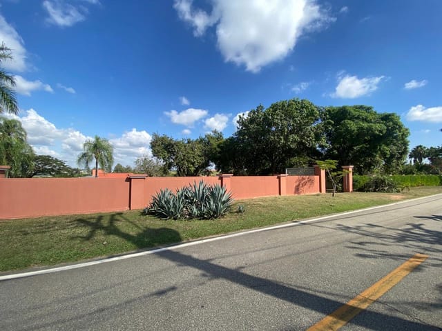 Chácara com 5400m² 4 quartos e 6 banheiros, à venda ou para alugar, no bairro Chácaras Residenciais Santa Maria em Votorantim