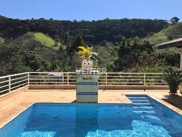 Chácara com 2000m² 4 quartos e 4 banheiros, à venda, no bairro Santa Luzia Rural em Taubaté