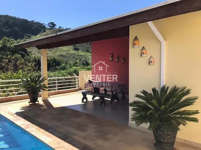 Chácara com 2000m² 4 quartos e 4 banheiros, à venda, no bairro Santa Luzia Rural em Taubaté