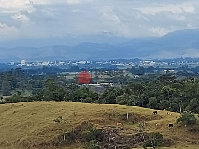 Chácara à venda, no bairro Alto do Piracuama em Pindamonhangaba
