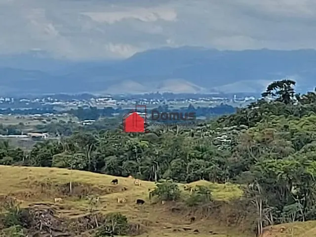 Chácara à venda, no bairro Alto do Piracuama em Pindamonhangaba