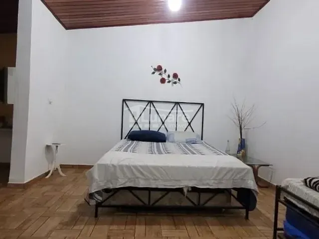 Chácara com 1000m² 2 quartos e 1 banheiro, à venda, no bairro Varinhas em Mogi das Cruzes
