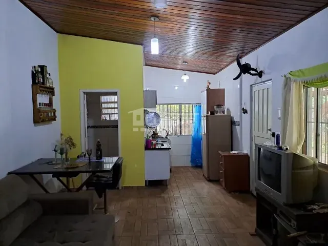 Chácara com 1000m² 2 quartos e 1 banheiro, à venda, no bairro Varinhas em Mogi das Cruzes
