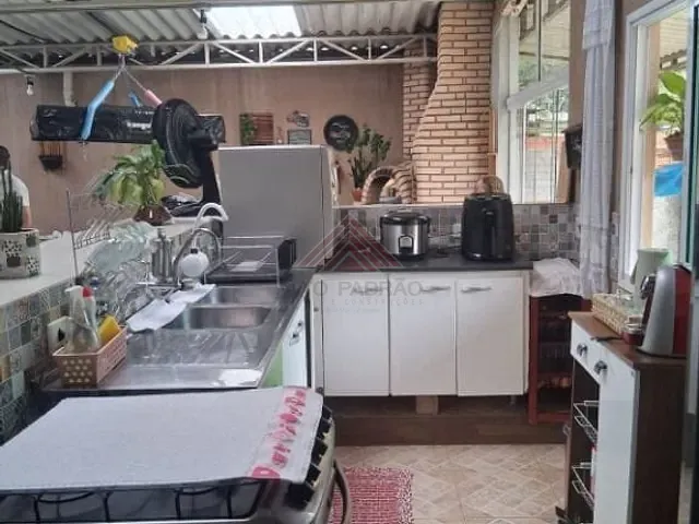 Chácara com 600m² 4 quartos e 2 banheiros, à venda, no bairro Vila Feital em Mauá