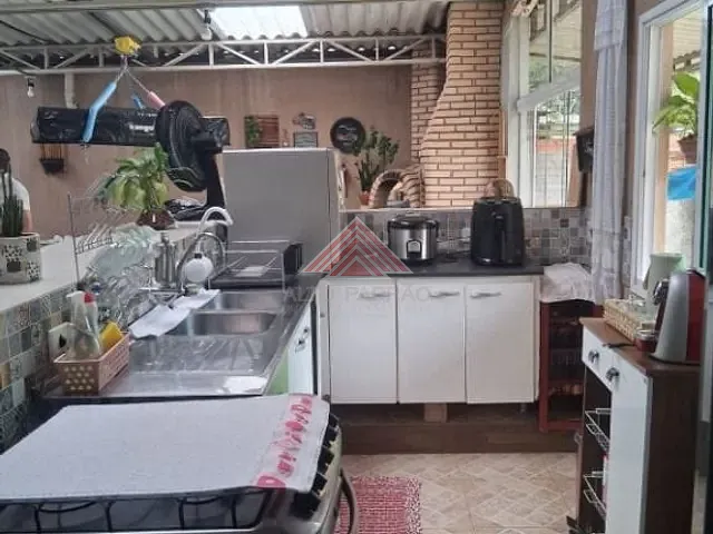 Chácara com 600m² 4 quartos e 2 banheiros, à venda, no bairro Vila Feital em Mauá